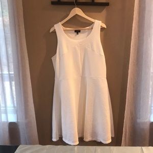 White textured sleeveless dress
